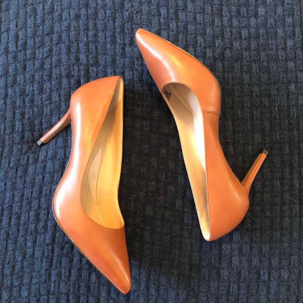 Banana Republic Madison 12- Hour Pump